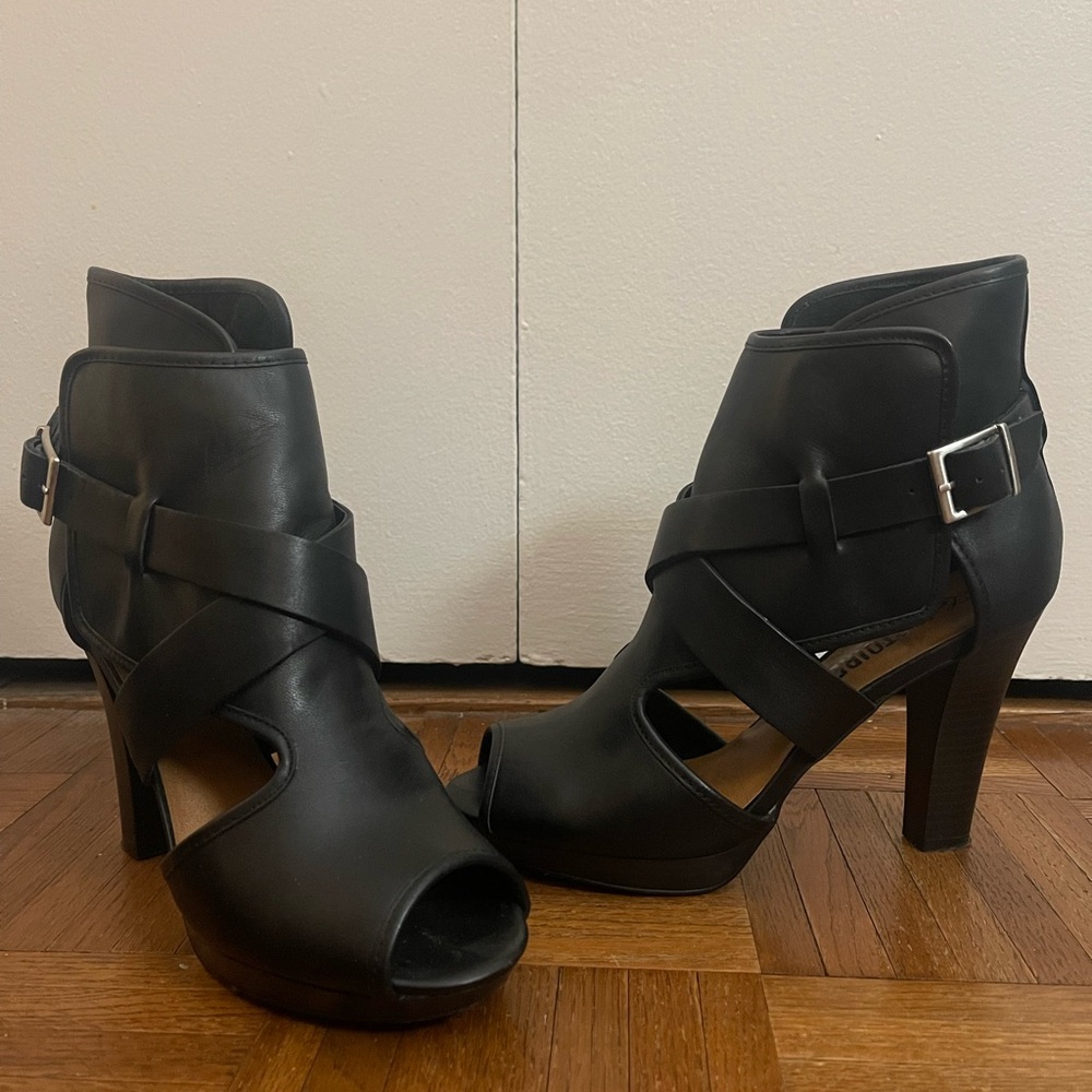 Pour La Victoire Black Heeled Boots